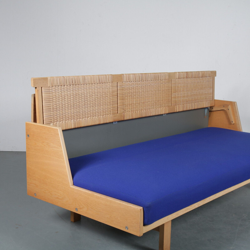 OSofa  sleeping bench designed by Hans J. Wegner, manufactured by Getama in Denmark 1960s