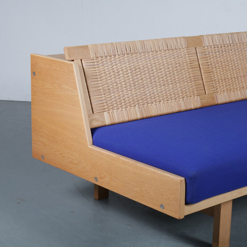 OSofa  sleeping bench designed by Hans J. Wegner, manufactured by Getama in Denmark 1960s