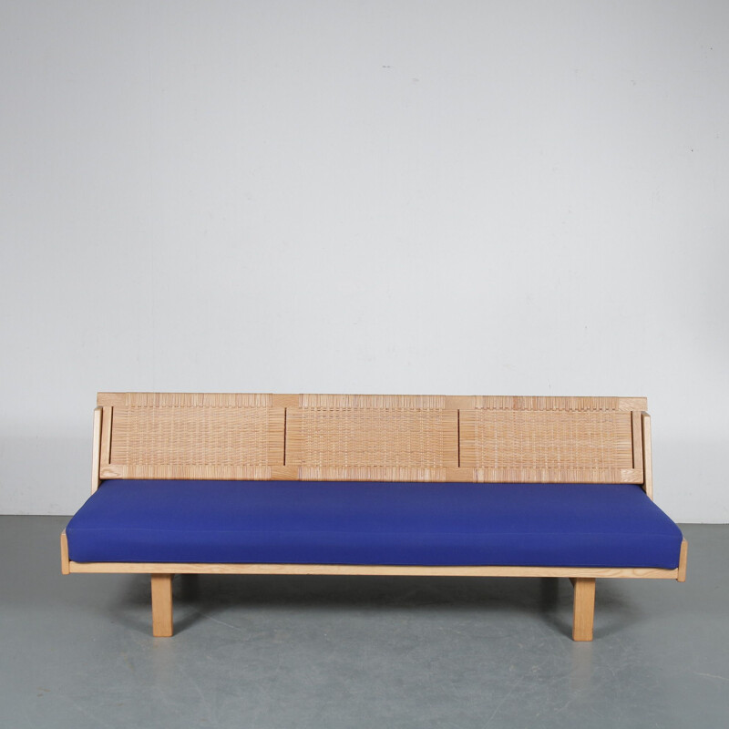 OSofa  sleeping bench designed by Hans J. Wegner, manufactured by Getama in Denmark 1960s