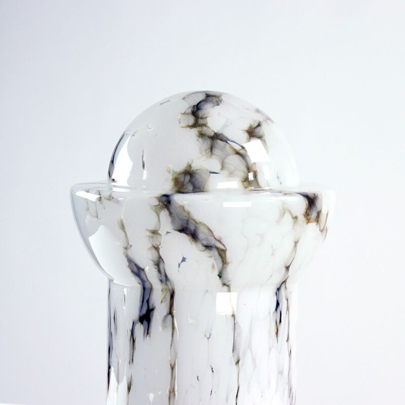 Lámpara de mesa vintage en vidrio opalino blanco y mármol de Ivan Jakes para Sklarny Rapotin, Checoslovaquia 1960