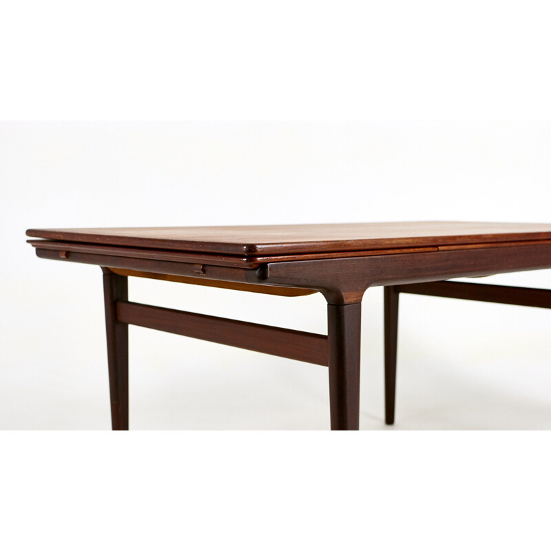 Vintage teak dining room table, Johannes Andersen for Uldum Mobelfabrik. C.1960