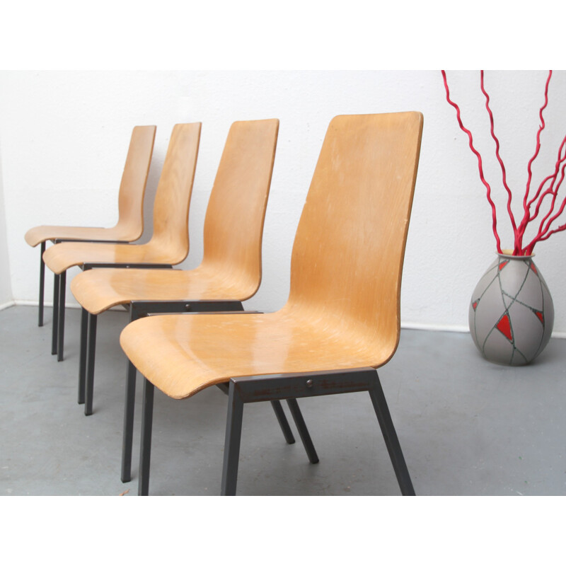 Ensemble de 4 chaises industrielles empilables - 1960