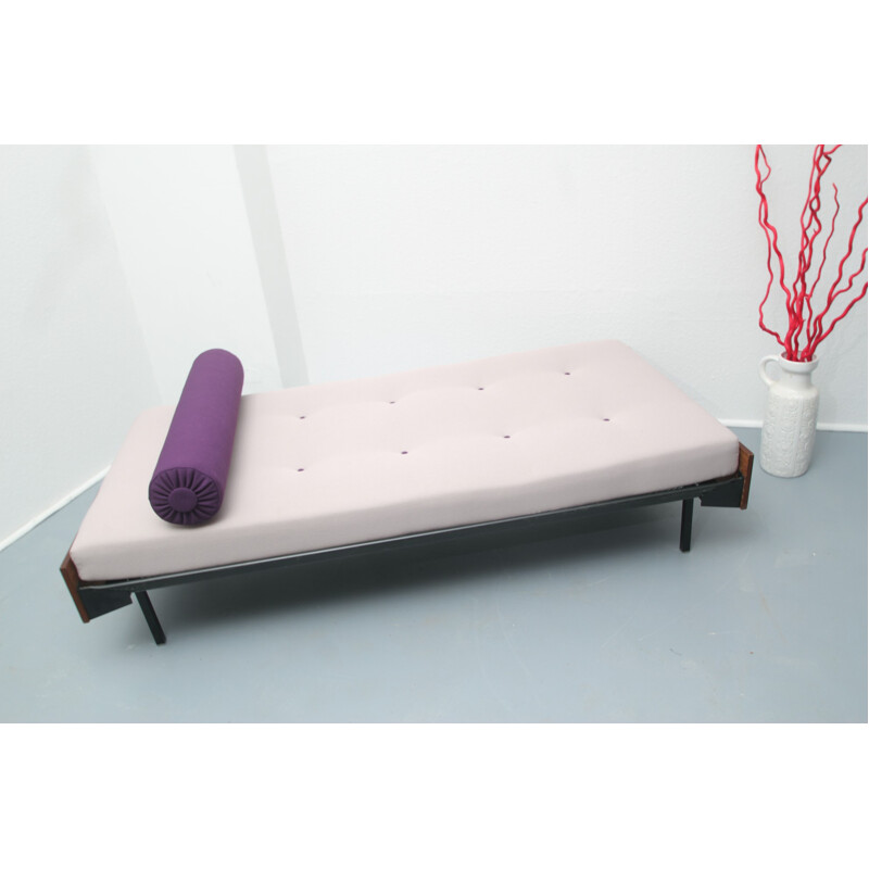 Madeira vintage e banco de tecido púrpura / cama de dia - 1960