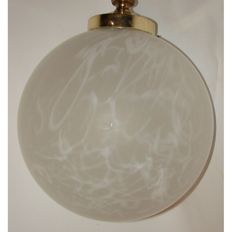Lámpara de suspensión vintage de latón y cristal, 1960