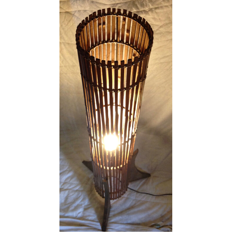 Lampadaire vintage en bois rotin structure métal 1950