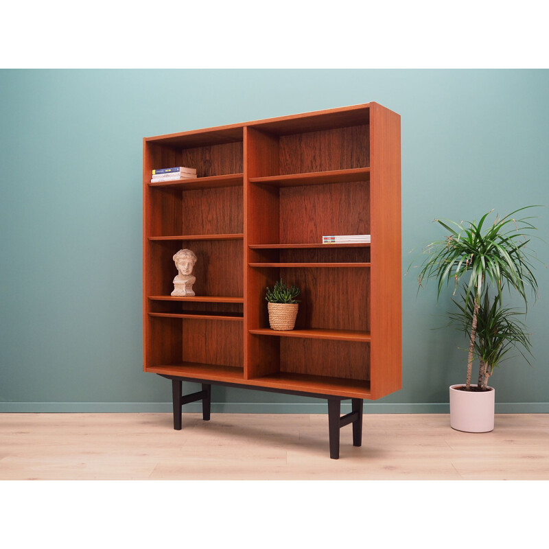 Bookcase Hundevad teak 1970