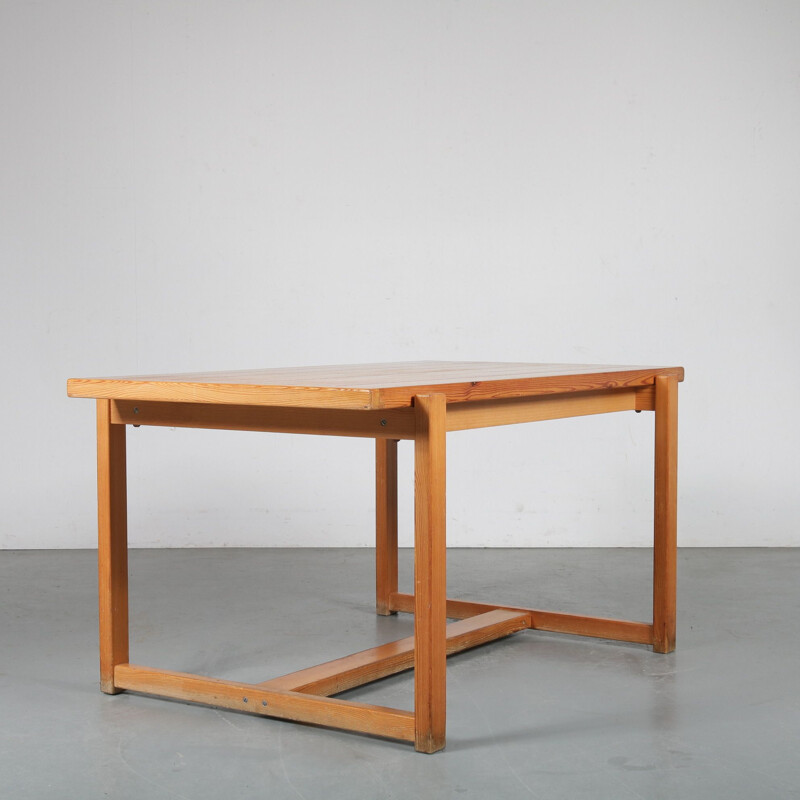 Pine vintage dining table manufactured in Sweden 1960s