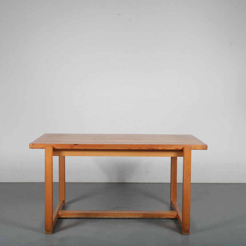 Pine vintage dining table manufactured in Sweden 1960s