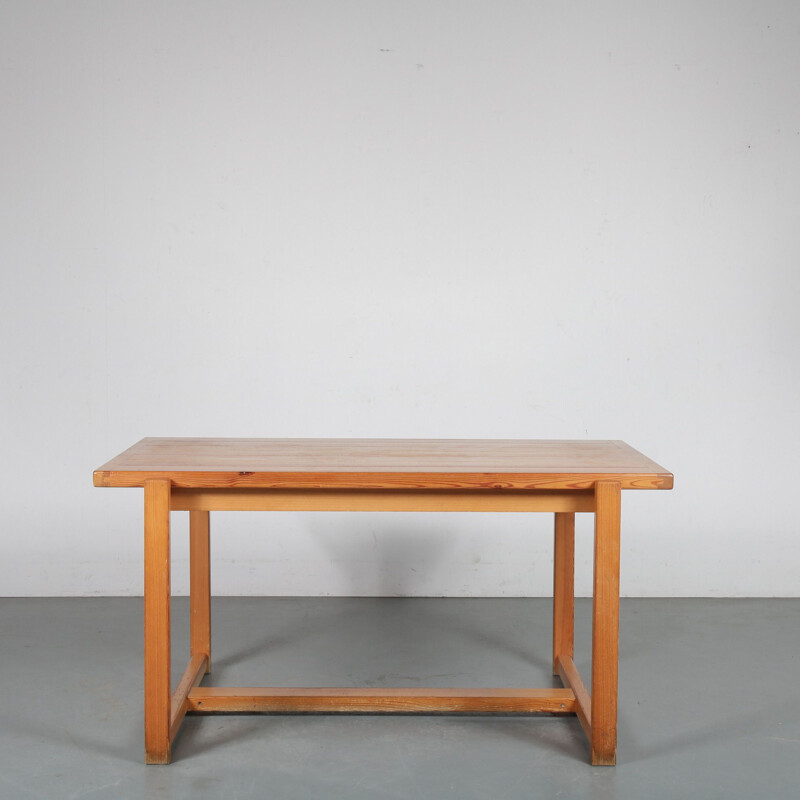 Pine vintage dining table manufactured in Sweden 1960s