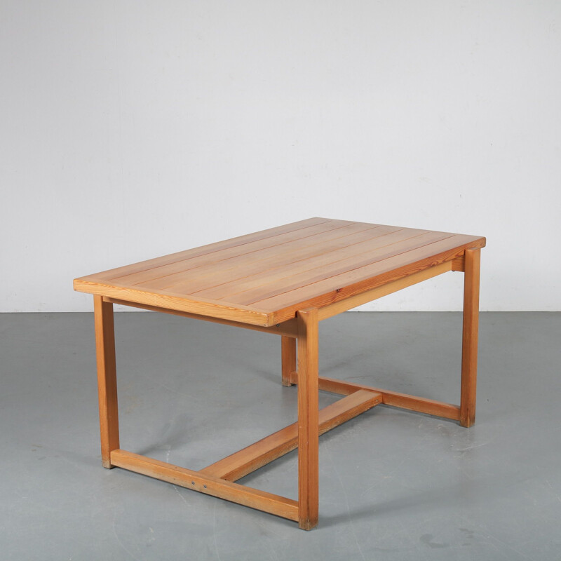 Pine vintage dining table manufactured in Sweden 1960s