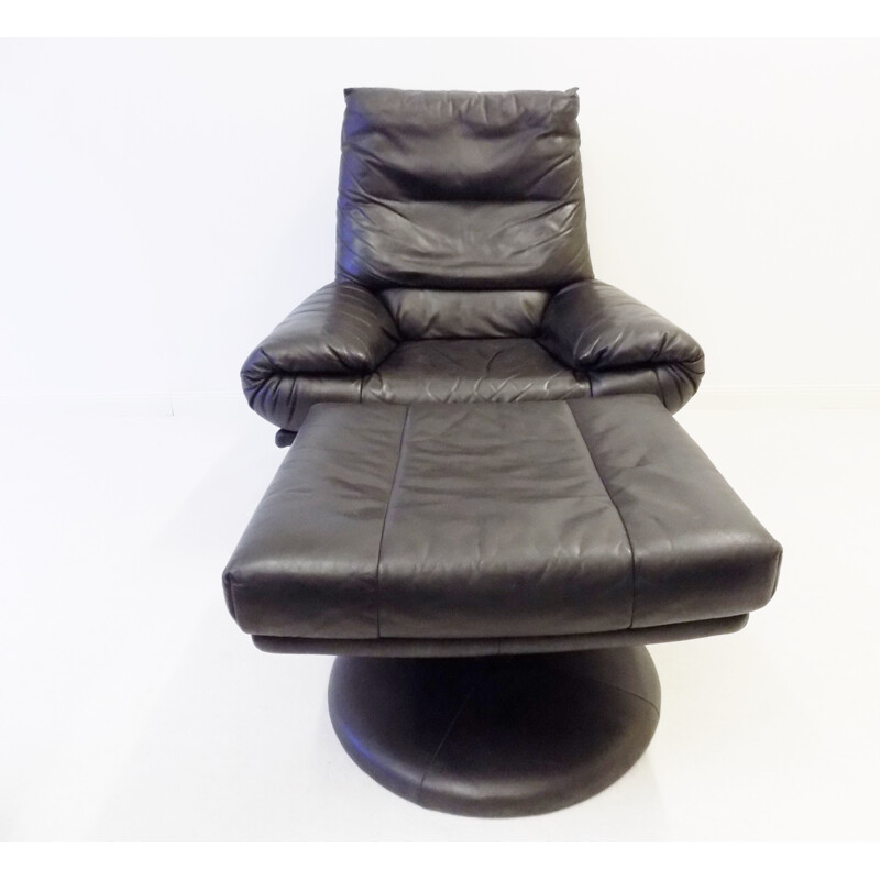 Fauteil lounge avec pouf en cuir gris-noir Rolf Benz Forum 