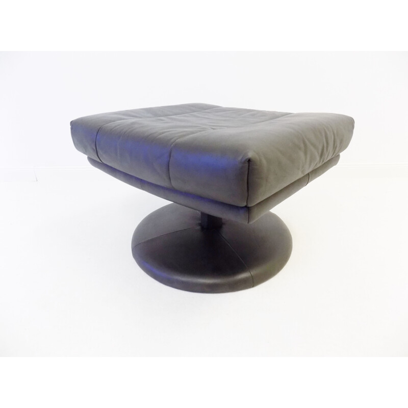 Fauteil lounge avec pouf en cuir gris-noir Rolf Benz Forum 