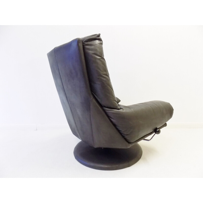 Fauteil lounge avec pouf en cuir gris-noir Rolf Benz Forum 