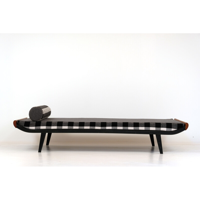 Cleopatra Vintage resting bed by Dick Cordemeijer for Auping