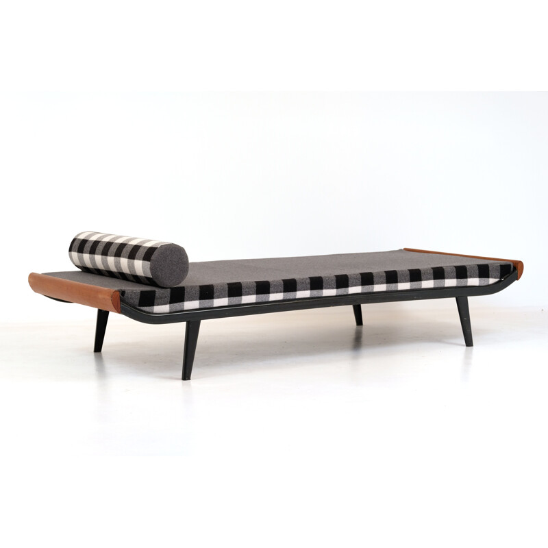 Cleopatra Vintage resting bed by Dick Cordemeijer for Auping