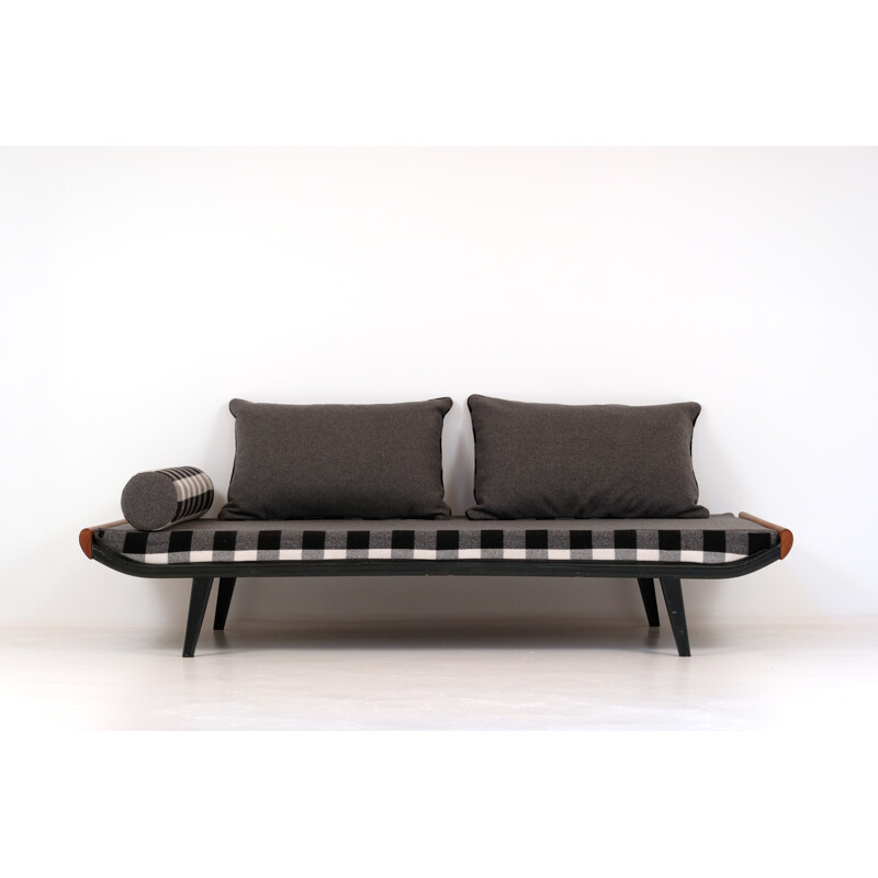 Cleopatra Vintage resting bed by Dick Cordemeijer for Auping