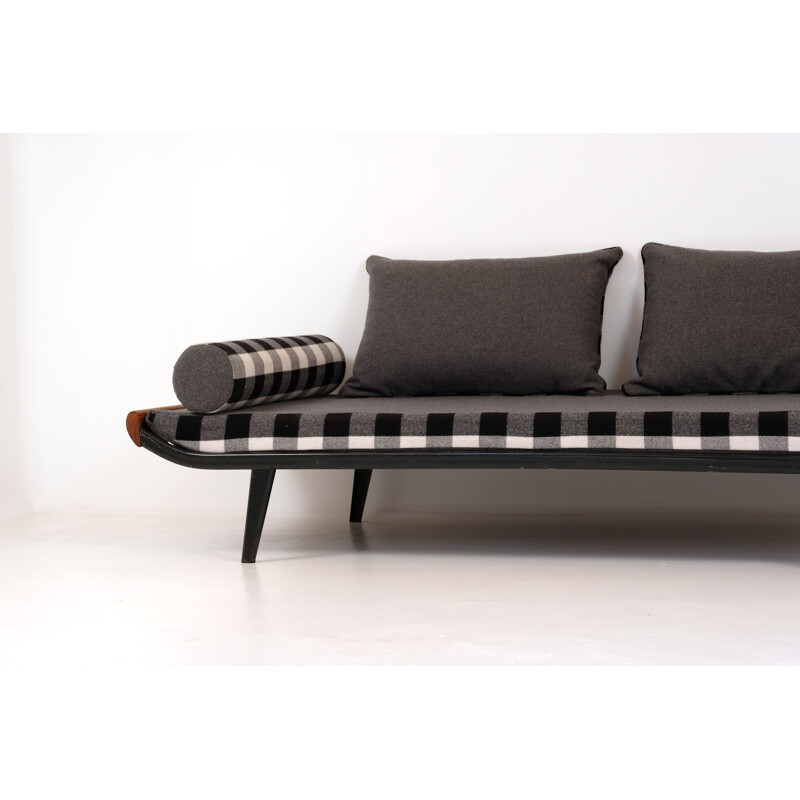 Cleopatra Vintage resting bed by Dick Cordemeijer for Auping