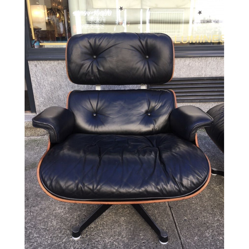 Paire de Lounge Chair vintage par Charles et Ray Eames en Palissandre et cuir noir 1975