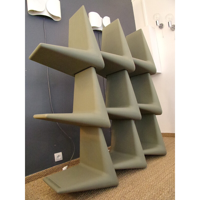 Grey polypropylene XO shelf, Martijn PRINS - 2002