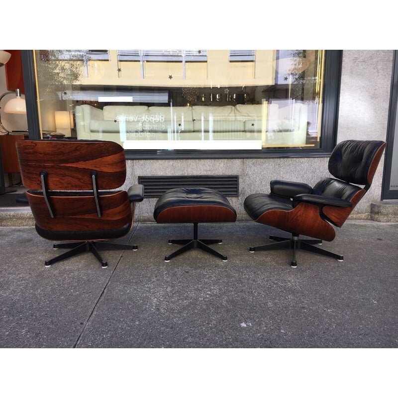Pair of Lounge Chair by Charles and Ray Eames in Rosewood and black leather 1975
