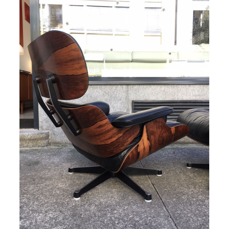 Pair of Lounge Chair by Charles and Ray Eames in Rosewood and black leather 1975