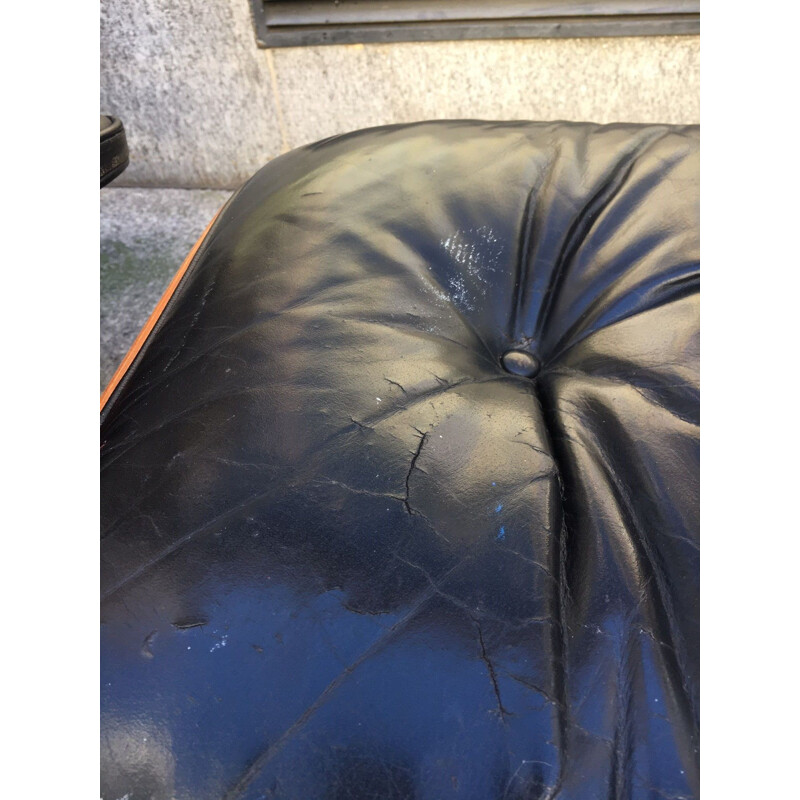 Pair of Lounge Chair by Charles and Ray Eames in Rosewood and black leather 1975