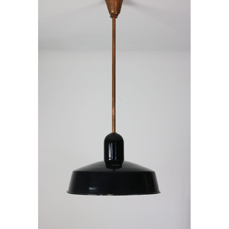 Lâmpada de suspensão de esmalte preto industrial Vintage da Emo, 1960