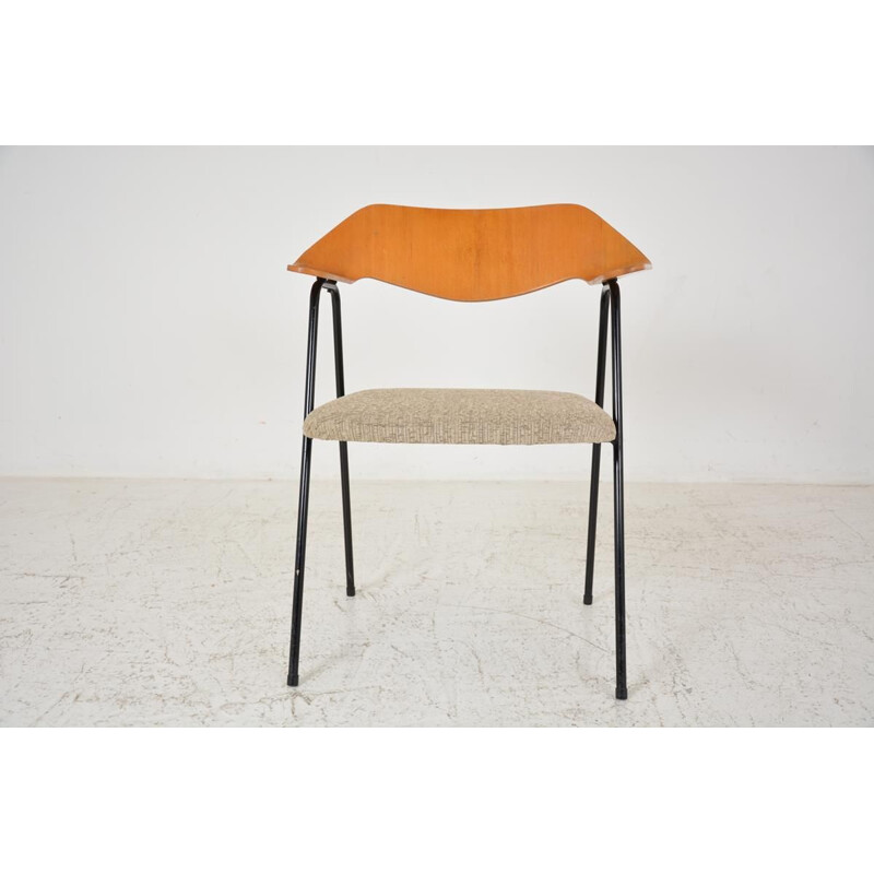 Robin Day vintage chair model 675, by Hille