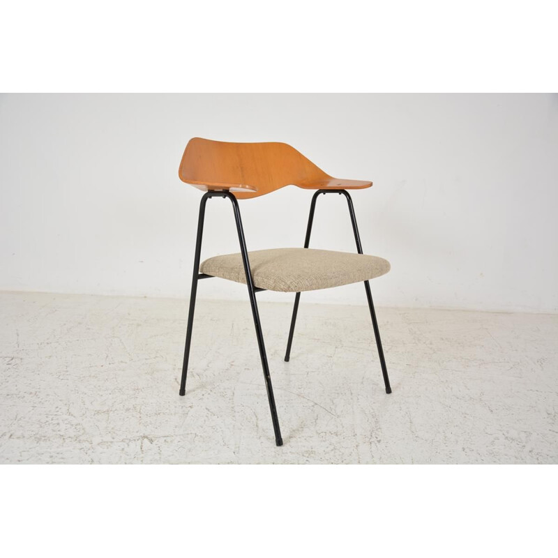 Robin Day vintage chair model 675, by Hille