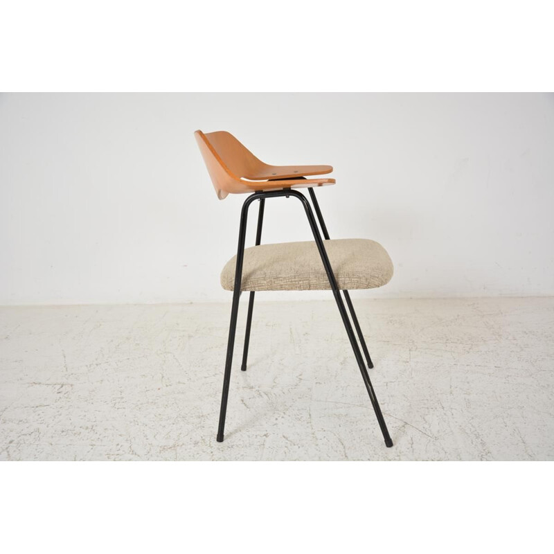 Robin Day vintage chair model 675, by Hille