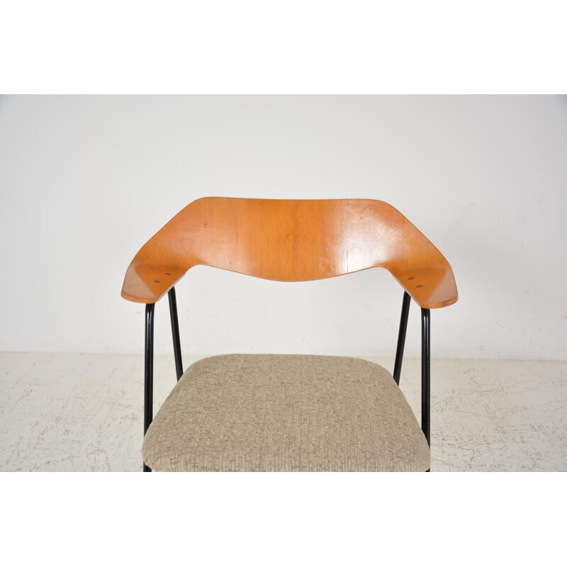 Robin Day vintage chair model 675, by Hille