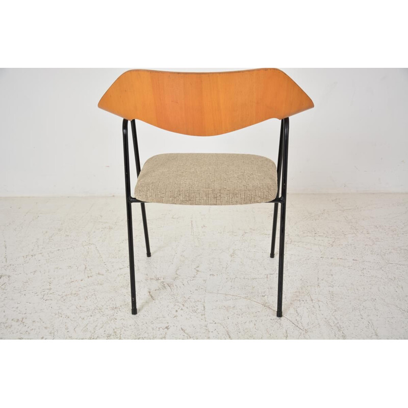 Robin Day vintage chair model 675, by Hille