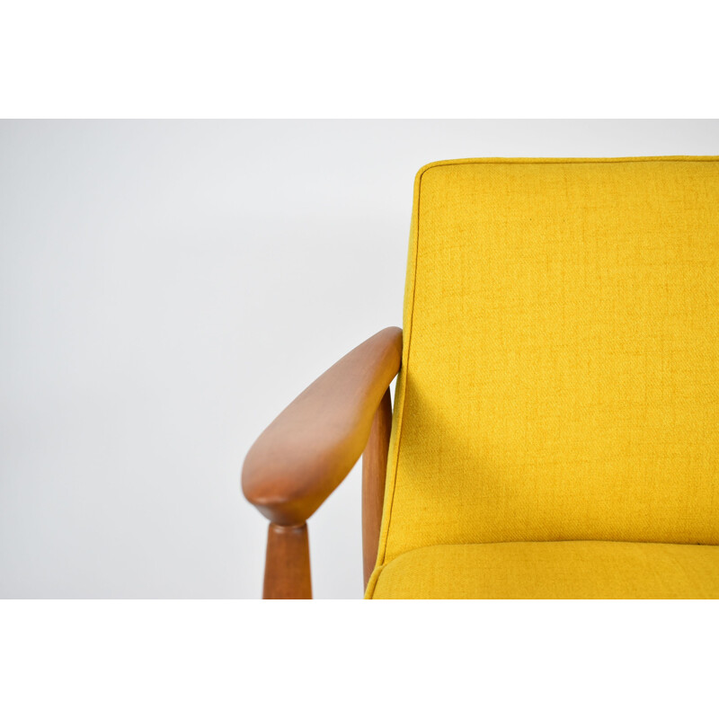 Sillón vintage de E. Homa para la fábrica de muebles Gościńska, Polonia, amarillo 1960