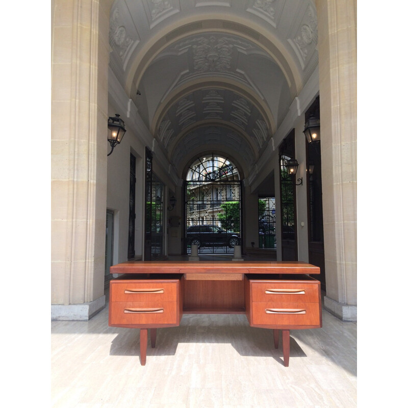 Scandinavian style G Plan desk in teak, Victor WILKINS - 1960s