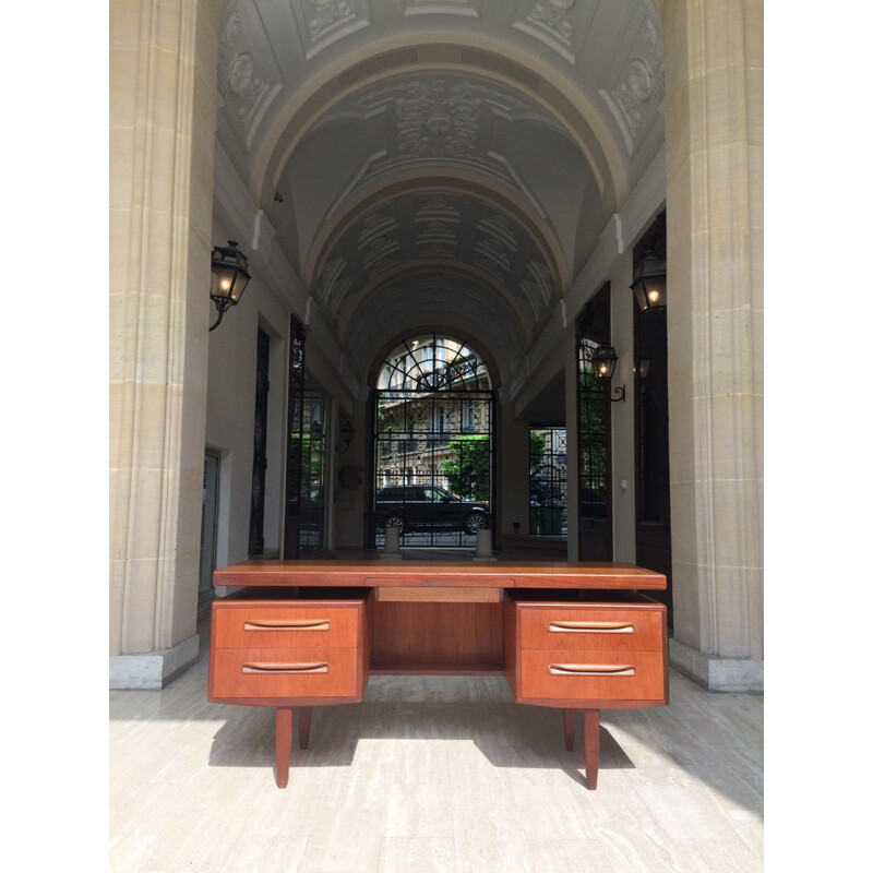 Scandinavian style G Plan desk in teak, Victor WILKINS - 1960s