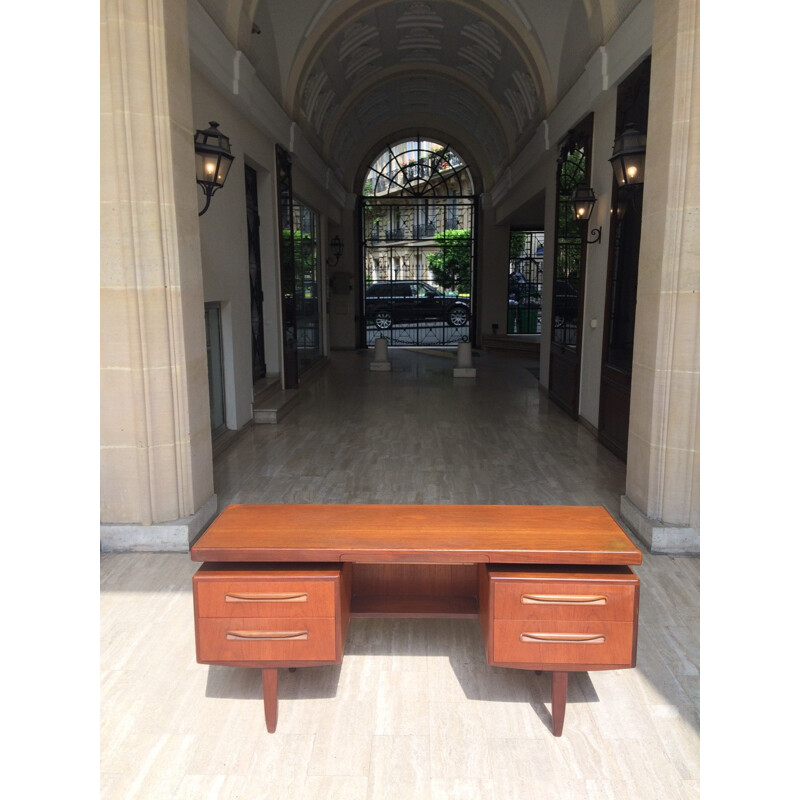 Scandinavian style G Plan desk in teak, Victor WILKINS - 1960s