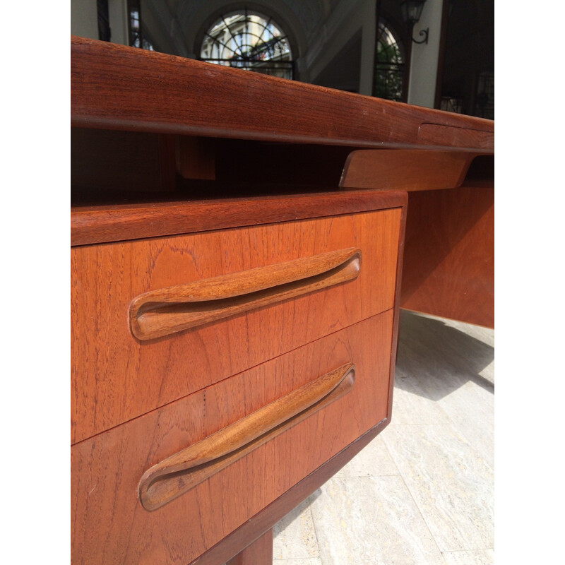 Scandinavian style G Plan desk in teak, Victor WILKINS - 1960s