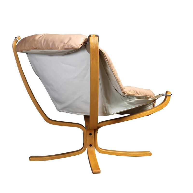 Vatne Furniture "Falcon" armchair in beige leather, Sigurd RESELL - 1970s