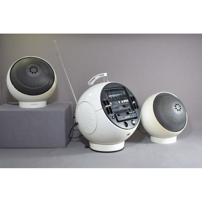 Radio Vintage with 2 Weltron 'Space Ball' 2004 speakers