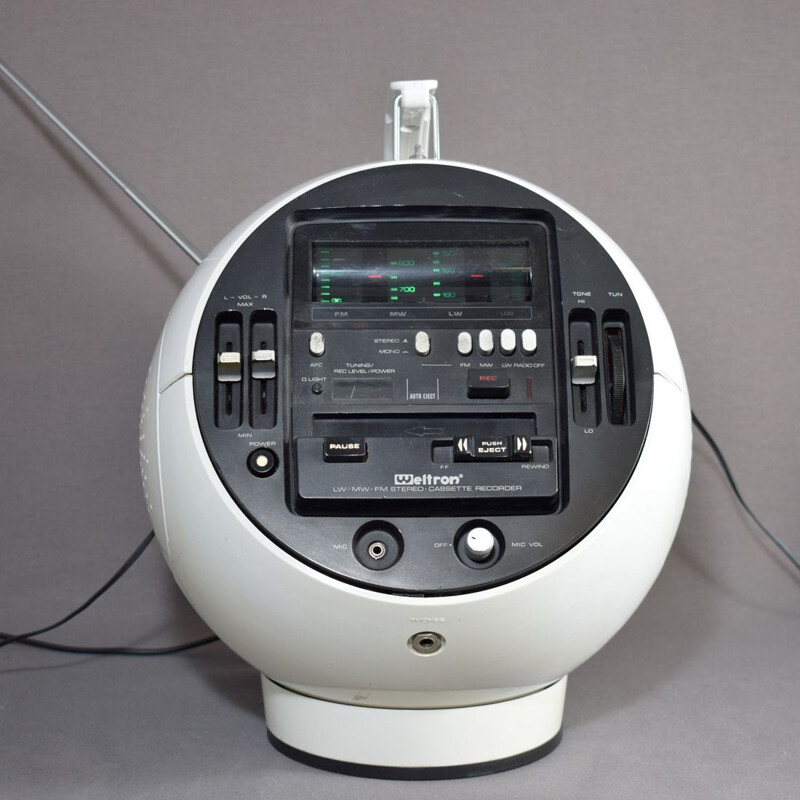 Vintage radio met 2 Weltron 'Space Ball' luidsprekers 2004