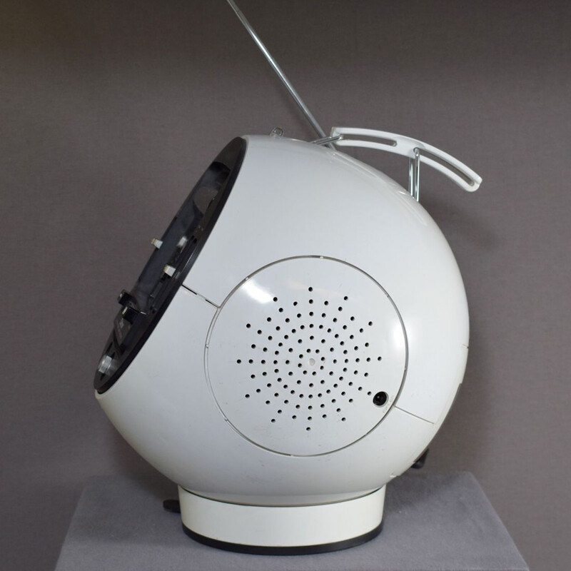 Radio Vintage with 2 Weltron 'Space Ball' 2004 speakers