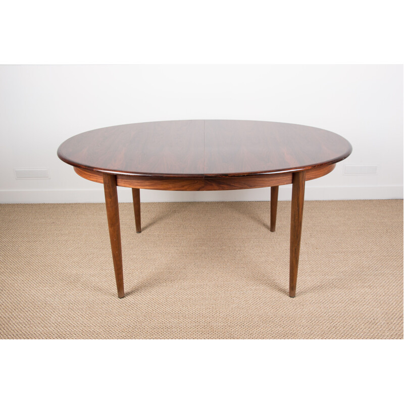 Dining table Vintage oval and extensible in Rosewood by Gudme Mobelfabrik Danish 1960