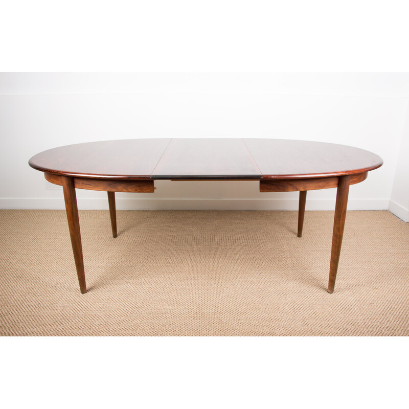 Dining table Vintage oval and extensible in Rosewood by Gudme Mobelfabrik Danish 1960