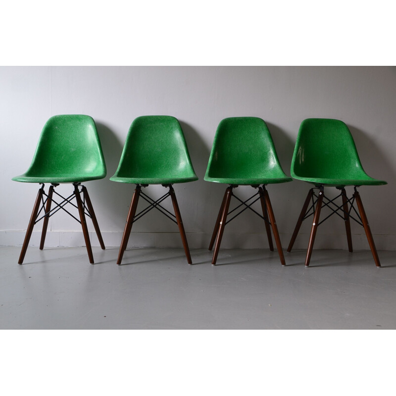 Charles and Ray Eames Green Vintage Set of 4 Chairs - Herman Miller