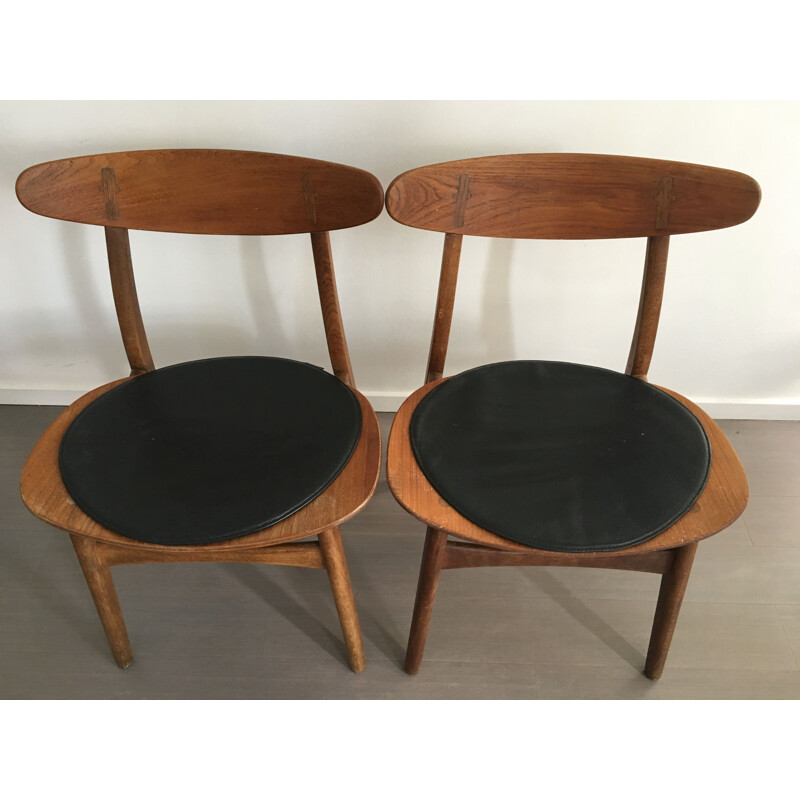 Pair of dining chairs Hans J. Werner Model CH30