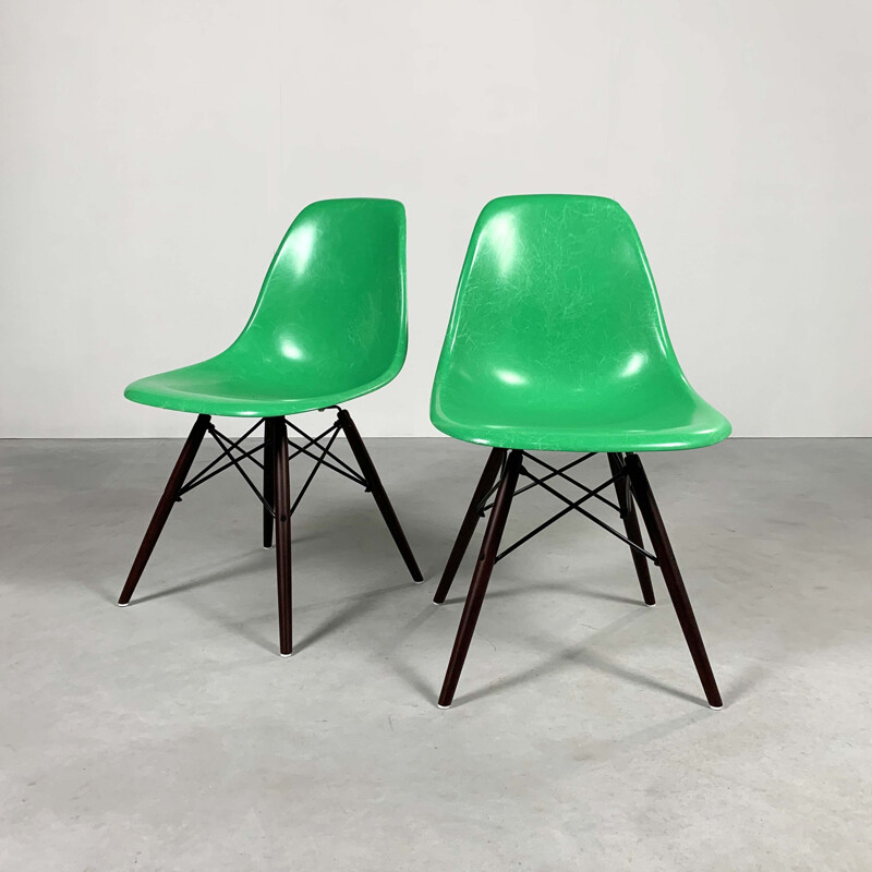 Vintage dining chair Green DSW by Charles and Ray Eames for Herman Miller, 1980