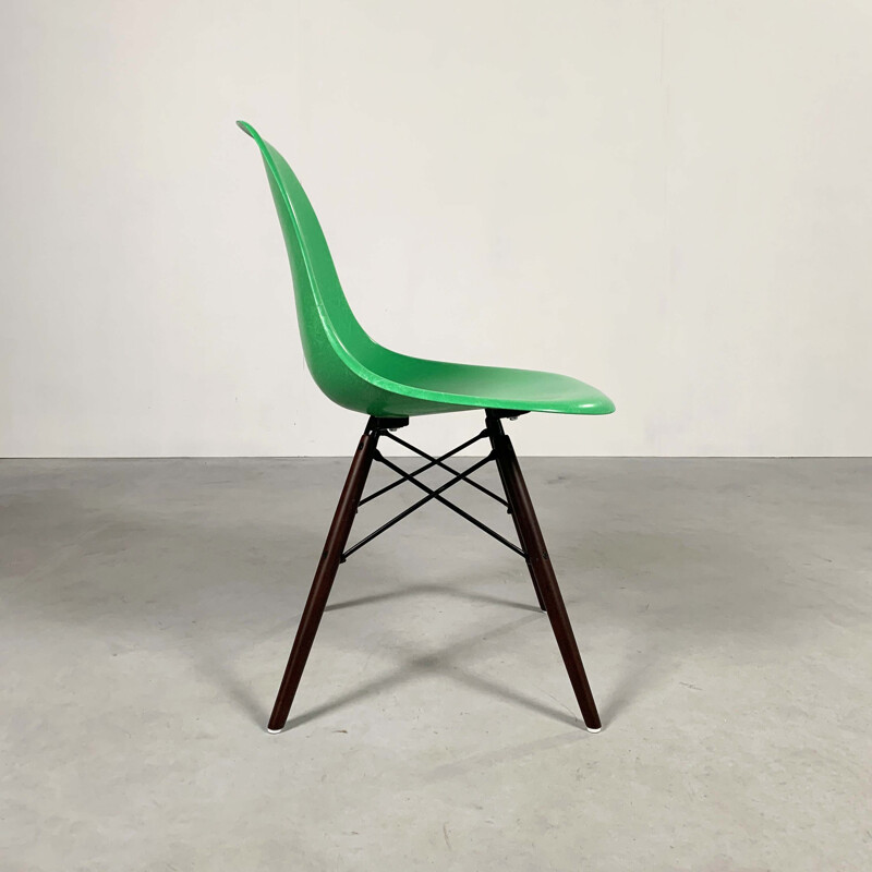 Vintage dining chair Green DSW by Charles and Ray Eames for Herman Miller, 1980