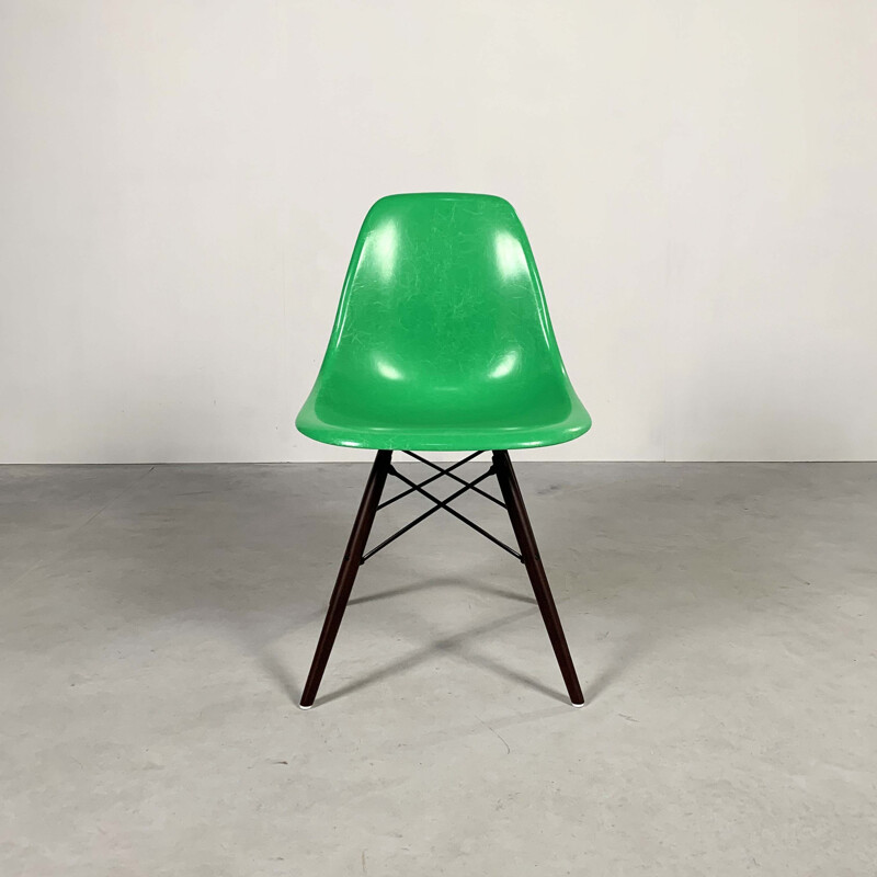 Chaise de salle à manger vintage vert DSW de Charles et Ray Eames pour Herman Miller, 1980