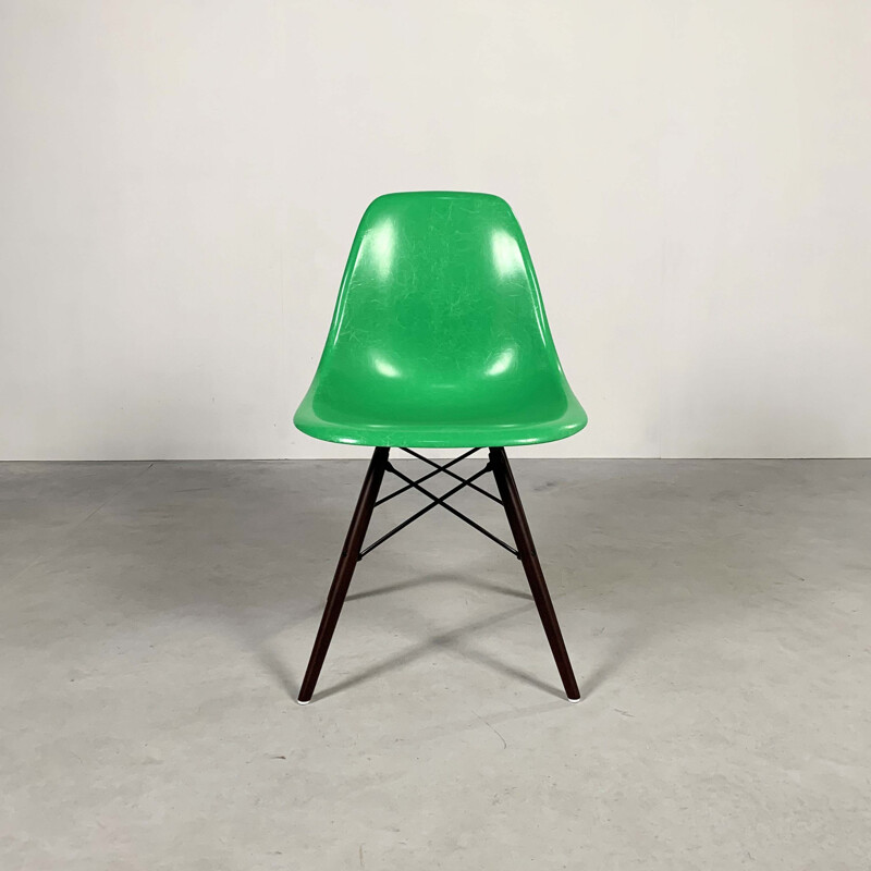 Vintage dining chair Green DSW by Charles and Ray Eames for Herman Miller, 1980