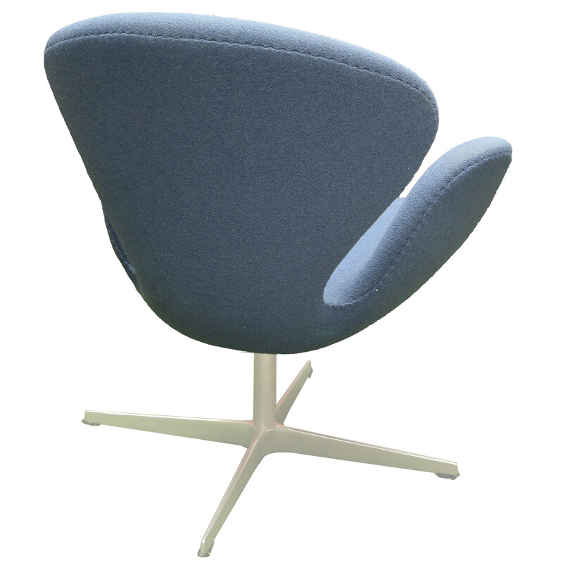 Navy blue "Swan" armchair, Arne JACOBSEN - 2000